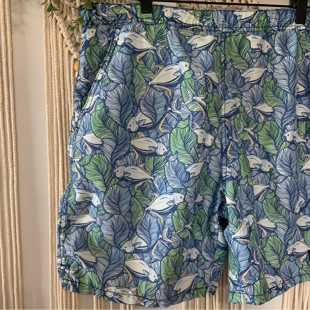 VINEYARD VINES Men's 7" Fish Print Chappy Swim Trunks Blue Green Size Small - Picture 5 of 12